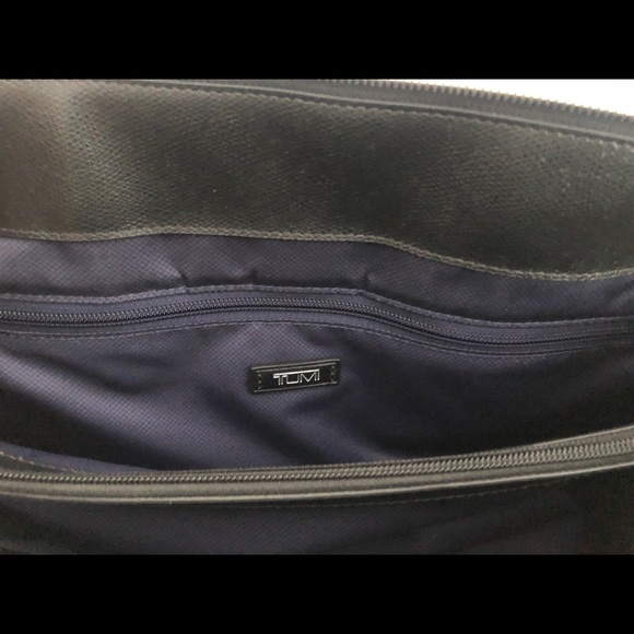 Tumi briefcase - Picture 4 of 6